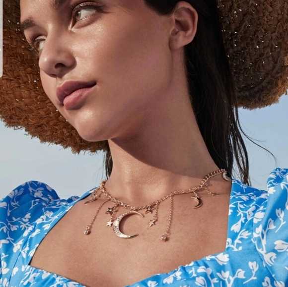 *Marcy* Moon and Star necklace - Picture 5 of 7